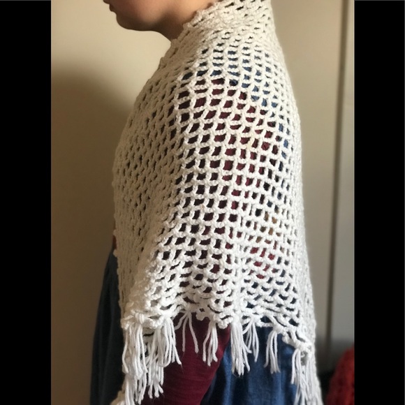 Rare Vintage 1960’s Handmade Crochet Shawl - Picture 3 of 5